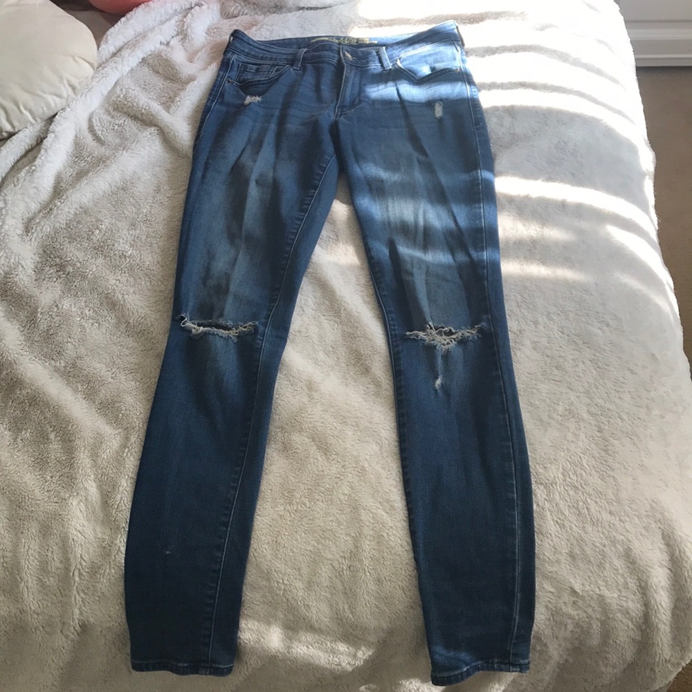 Blue ripped skinny jeans